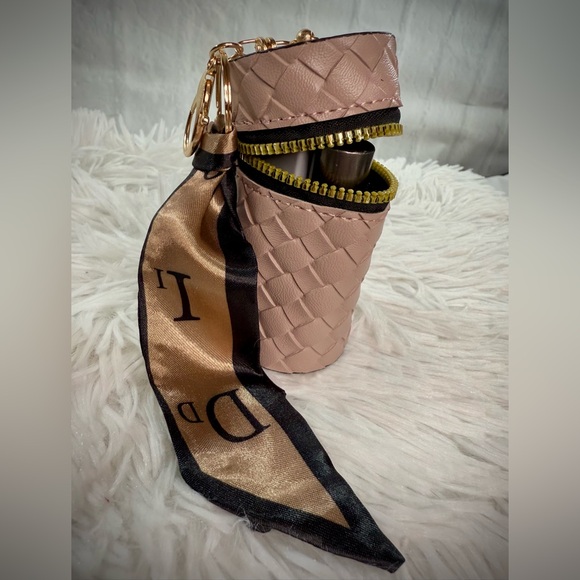 Woven‎ Bucket Bag Charm with Scarf Accent - Picture 4 of 9